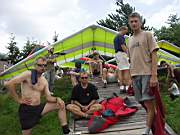 J�ra Ma�ek z toho za�al meditaci - z�ejm� hypnotizoval po�as� -  ��m mani padme h��m , ��m mani padme h��m , ��m mani padme h��m